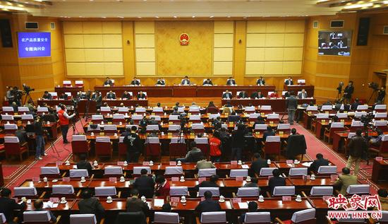 12月3日，河南省十二屆人大常委會第十一次會議召開農產品質量安全專題詢問會。