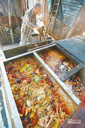 臺媒爆料：臺灣食安風暴后 餿水油照賣照收。（臺媒圖）