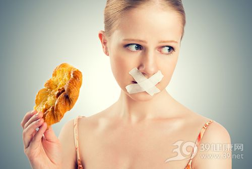 青年 女 面包 吃東西 禁食 膠布_18630409_xxl